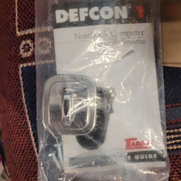 Defcon Kingston lock for laptop computer - Picture 7 of 8